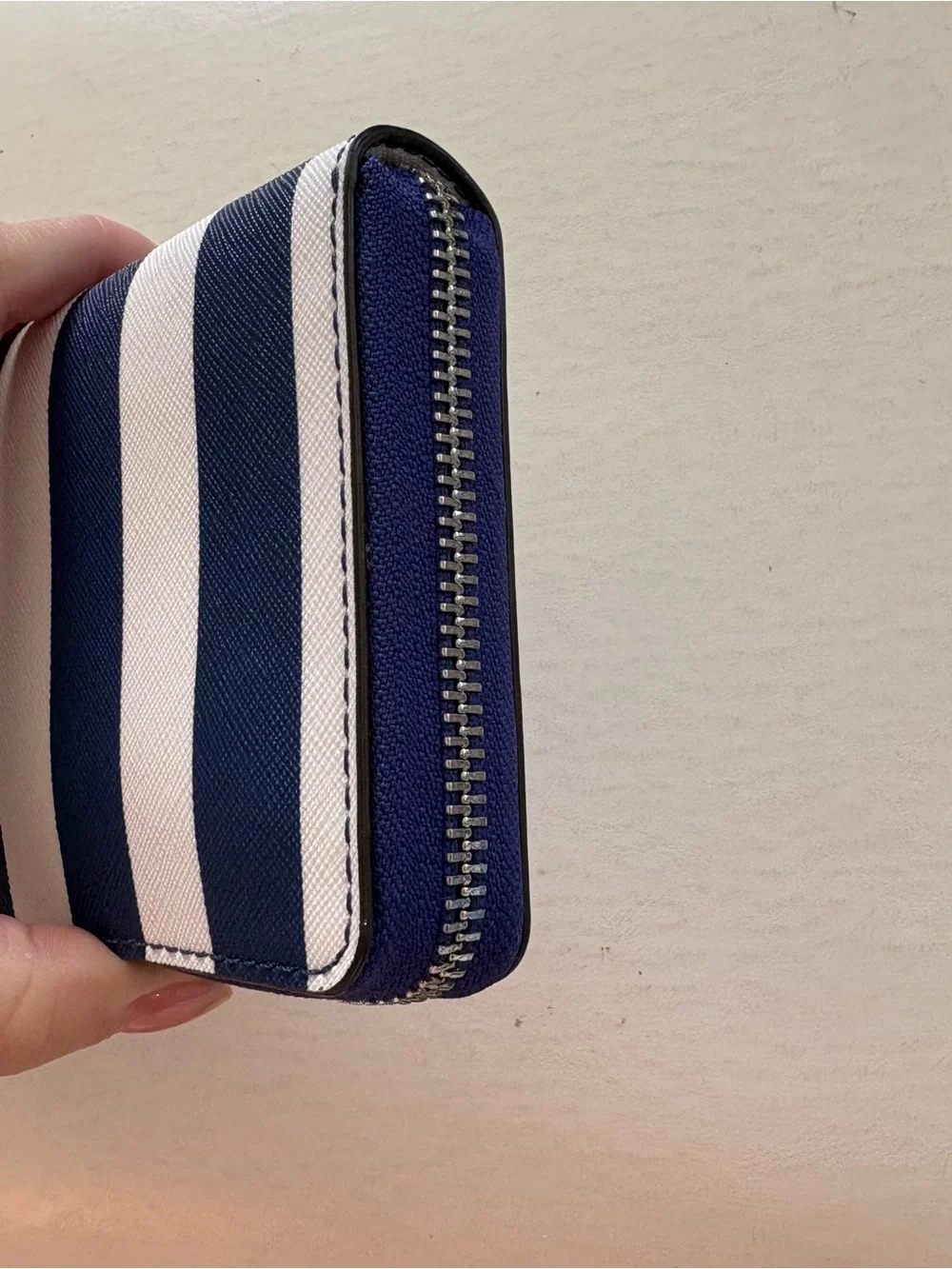 Michael Kors Navy & White Striped Long Zip Wallet EUC - Picture 4 of 11